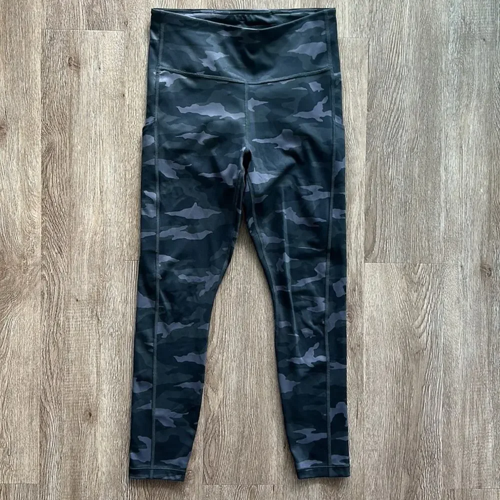 Athleta Ultimate Camo 7/8 Tights‎ Size Small Black Compression Leggings